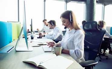How,Can,I,Help,You?,Female,Customer,Support,Operator,With